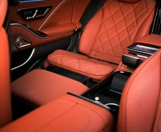 Mercedes-Benz S-Class Maybach 2024 automobilio nuoma Gruzijoje, savybės ✓ Benzinas degalai ir 496 arklio galios ➤ Nuo 2600 GEL per dieną.