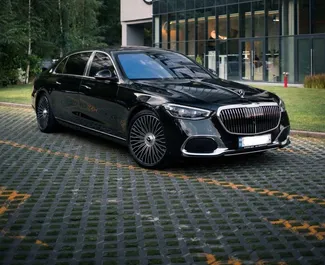 Mercedes-Benz S-Class Maybach salono nuoma Gruzijoje. Puikus 5 sėdimų vietų automobilis su Automatinis pavarų dėže.
