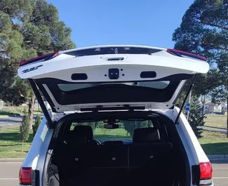 Jeep Grand Cherokee 2020 διαθέσιμο για ενοικίαση στην Τιφλίδα, με όριο χιλιομέτρων 250 χλμ/ημέρα.