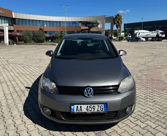 Sprednji pogled najetega avtomobila Volkswagen Golf 6 v v Tirani, Albanija ✓ Avtomobil #14852. ✓ Menjalnik Priročnik TM ✓ Mnenja 0.