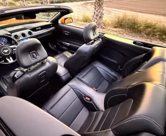 Motor Gasolina L do Ford Mustang Cabrio 2021 para aluguel em Alicante.