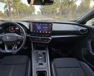 Cupra Formentor 2023 araç kiralama İspanya'da, ✓ Benzin yakıt ve 310 beygir gücü özellikleriyle ➤ Günde başlayan fiyatlarla 150 EUR.