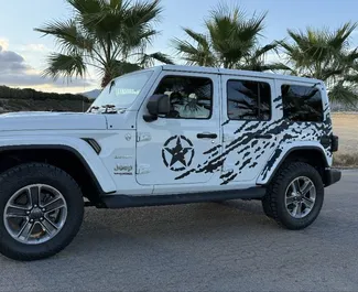 Jeep Wrangler Sahara 2022 All wheel drive-järjestelmällä, saatavilla Alicantessa.