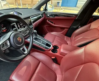 Bensiini 3,0L moottori Porsche Macan S 2022 vuokrattavana Alicantessa.