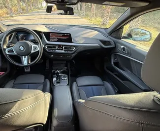 BMW 218i 2022 su Galinė pavara sistema, prieinamas Alikantėje.