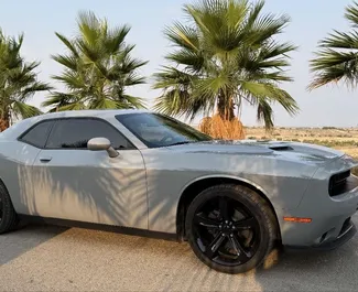Vista frontal de um aluguel Dodge Challenger em Alicante, Espanha ✓ Carro #14983. ✓ Transmissão Automático TM ✓ 0 avaliações.