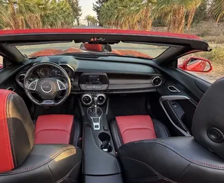 Chevrolet Camaro Cabrio 2020 için kiralık Benzin 3,6L motor, Alicante'de.
