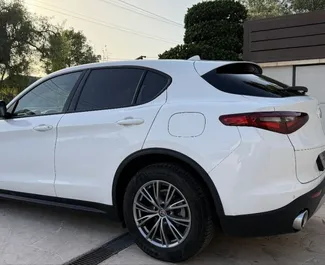 Alfa Romeo Stelvio Quadrifoglio location. Confort, SUV, Crossover Voiture à louer en Espagne ✓ Dépôt de 700 EUR ✓ RC options d'assurance.
