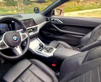 BMW 420d Cabrio 2023 tilgængelig til leje i Alicante, med 200 km/dag kilometertæller grænse.