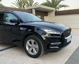 Araç Kiralama Jaguar F-PACE #15006 Otomatik Alicante'de, 2,0L motor ile donatılmış ➤ Yevheniia tarafından İspanya'da.