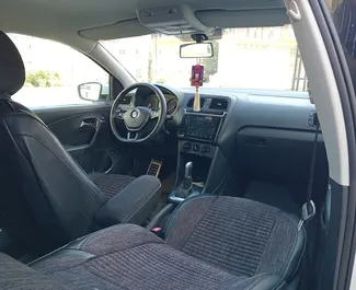 Pronájem auta Volkswagen Polo Sedan 2016 v Ázerbájdžánu, s palivem Benzín a výkonem  koní ➤ Cena od 35 AZN za den.