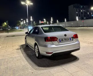 Biluthyrning Volkswagen Jetta #15102 med Automatisk i Tirana, utrustad med 1,6L motor ➤ Från Ira i Albanien.