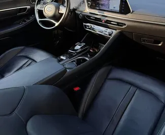 Hyundai Sonata 2021 для аренды в Алмате. Лимит пробега 250 км/день.