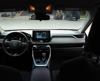 Toyota Rav4 2020 on rentimiseks saadaval Kutaisis, piiranguga piiramatu kilomeetrit.