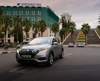 Framvy av en hyrbil Honda HR-V i Kutaisi, Georgien ✓ Bil #10950. ✓ Växellåda Automatisk TM ✓ 2 recensioner.