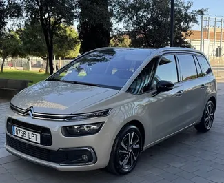 Autóbérlés Citroen C4 Grand Picasso #15105 Automatikus Barcelonában, 1,6L motorral felszerelve ➤ Szergej-től Spanyolországban.