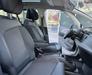 Dízel 1,6L motor a Citroen C4 Grand Picasso 2021 modellhez bérlésre Barcelonában.