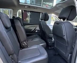 Citroen C4 Grand Picasso 2021 bérelhető Barcelonában, 250 km/nap kilométeres határral.