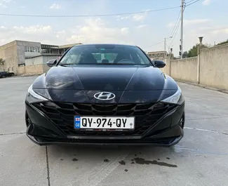 Framvy av en hyrbil Hyundai Elantra på Tbilisi Airport, Georgien ✓ Bil #15114. ✓ Växellåda Automatisk TM ✓ 0 recensioner.