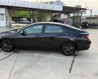 Bensin 2,0L motor i Hyundai Elantra 2023 för uthyrning på Tbilisi Airport.