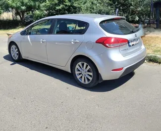 租赁 Kia Forte 的正面视图，在第比利斯, 格鲁吉亚 ✓ 汽车编号 #15109。✓ Automatic 变速箱 ✓ 0 评论。