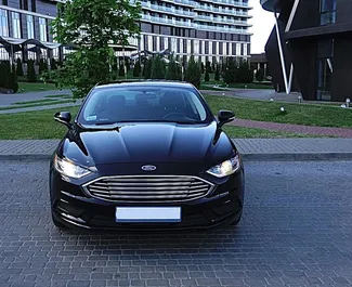 Vista frontal de um aluguel Ford Fusion Sedan em Minsk, Bielorrússia ✓ Carro #15020. ✓ Transmissão Automático TM ✓ 0 avaliações.