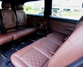 Vista frontal de um aluguel Mercedes-Benz Vito em Minsk, Bielorrússia ✓ Carro #15045. ✓ Transmissão Automático TM ✓ 0 avaliações.