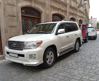 Přední pohled na pronájem Toyota Land Cruiser 200 v Baku, Ázerbájdžán ✓ Auto č. 12183. ✓ Převodovka Automatické TM ✓ Recenze 0.