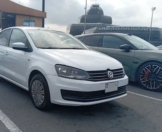 Přední pohled na pronájem Volkswagen Polo Sedan v Baku, Ázerbájdžán ✓ Auto č. 14147. ✓ Převodovka Automatické TM ✓ Recenze 0.
