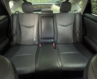 Toyota Prius – автомобиль категории Эконом, Комфорт напрокат в Грузии ✓ Депозит 200 GEL ✓ Страхование: ОСАГО.
