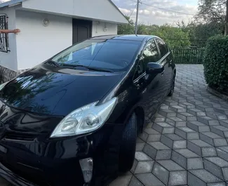 Прокат машины Toyota Prius №15135 (Автомат) в Кутаиси, с двигателем 1,8л. Гибрид ➤ Напрямую от София в Грузии.