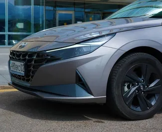 Bensin 1,6L motor i Hyundai Elantra 2022 för uthyrning i Almaty.
