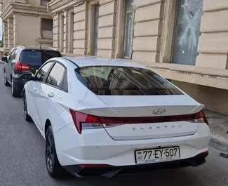 Hyundai Elantra 2024 araç kiralama Azerbaycan'da, ✓ Benzin yakıt ve 132 beygir gücü özellikleriyle ➤ Günde başlayan fiyatlarla 45 AZN.