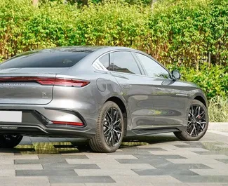 アルマトイにて、カザフスタンにてでのBYD HAN EV #15028 自動カーレンタル、Lエンジン搭載 ➤ ウラジミールから。