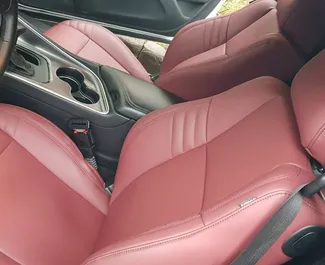 Utleie av Dodge Challenger. Premium, Luksus bil til leie i Hviterussland ✓ Depositum på 267 USD ✓ Forsikringsalternativer: TPL, CDW.