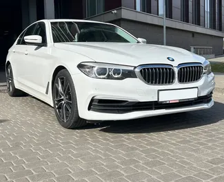Aluguel de Carro BMW G30 #15034 com transmissão Automático em Minsk, equipado com motor 2,0L ➤ De Dmitry na Bielorrússia.
