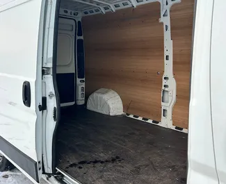 Aluguel de carro Peugeot Boxer 2018 na Bielorrússia, com ✓ combustível Gasóleo e 130 cavalos de potência ➤ A partir de 64 USD por dia.
