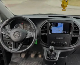 Predný pohľad na prenajaté auto Mercedes-Benz V-Class v v Minsku, Bielorusko ✓ Auto č. 15044. ✓ Prevodovka Manuálne TM ✓ Hodnotenia 0.