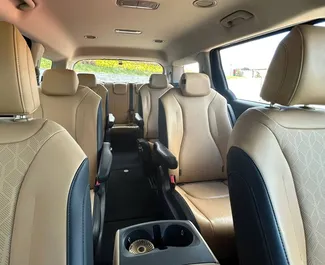 Bilutleie av Kia Carnival 2020 i i Hviterussland, inkluderer ✓ Diesel drivstoff og 202 hestekrefter ➤ Starter fra 71 USD per dag.