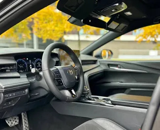 Uthyrning av Toyota Camry. Komfort, Premium bil för uthyrning i Vitryssland ✓ Utan deposition ✓ Försäkringsalternativ: TPL, CDW.