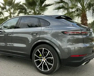 واجهة أمامية لسيارة إيجار Porsche Cayenne في في أليكانتي, اسبانيا ✓ رقم السيارة 15055. ✓ ناقل حركة أوتوماتيكي ✓ تقييمات 0.