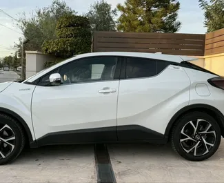 Aluguel de Carro Toyota C-HR #15078 com transmissão Automático em Alicante, equipado com motor 2,0L ➤ De Yevheniia em Espanha.