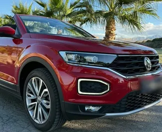 Aluguel de carro Volkswagen T-Roc Cabrio 2022 em Espanha, com ✓ combustível Gasolina e 150 cavalos de potência ➤ A partir de 80 EUR por dia.