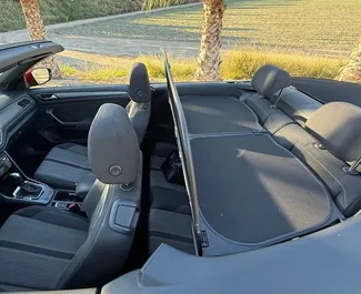 Volkswagen T-Roc Cabrio 2022 com sistema de Tração dianteira, disponível em Alicante.