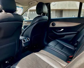 Bilutleie av Mercedes-Benz E-Class 2017 i i Hviterussland, inkluderer ✓ Bensin drivstoff og 184 hestekrefter ➤ Starter fra 107 USD per dag.