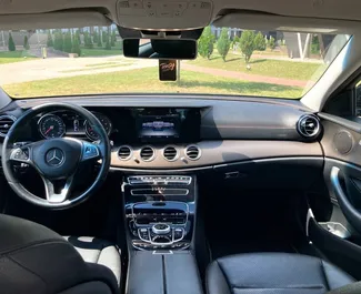 Utleie av Mercedes-Benz E-Class. Premium bil til leie i Hviterussland ✓ Depositum på 200 USD ✓ Forsikringsalternativer: TPL, CDW.