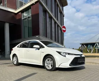 Biluthyrning av Toyota Corolla Sedan 2020 i i Vitryssland, med funktioner som ✓ Hybrid bränsle och 136 hästkrafter ➤ Från 44 USD per dag.