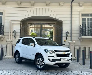 バクー空港にて、アゼルバイジャンにてでのChevrolet Trailblazer #15242 自動カーレンタル、Lエンジン搭載 ➤ ムラットから。