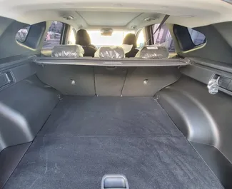 バクー空港にてでのレンタル用Hyundai Tucson 2023のガソリン Lエンジン。