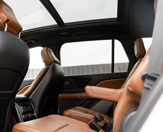 Εσωτερικό του Linkoln Navigator προς ενοικίαση στη Γεωργία. Ένα εξαιρετικό αυτοκίνητο 7-θέσεων με κιβώτιο ταχυτήτων Αυτόματο.